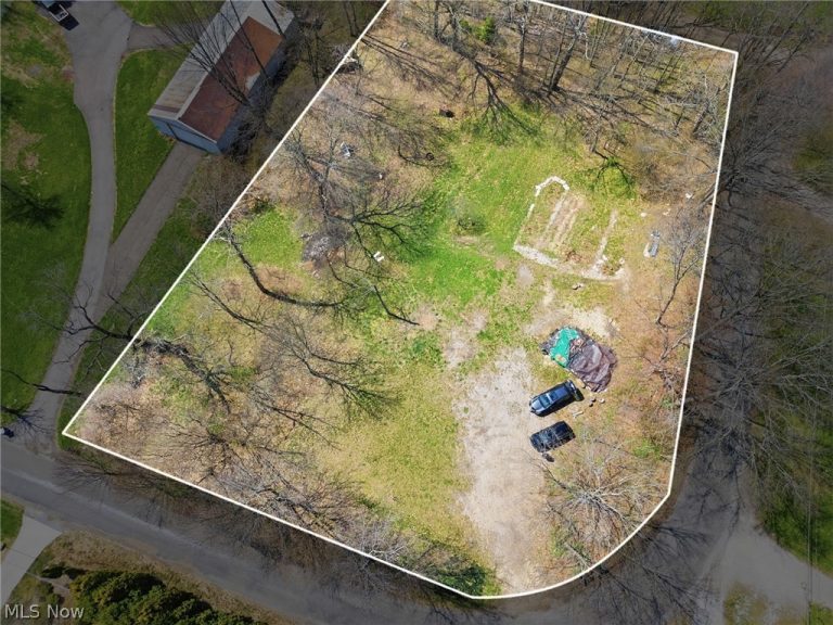 2854 Swinehart, Akron, OH - Photo 2