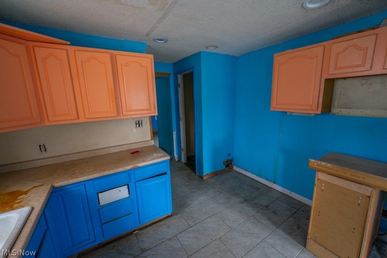 559 Morgan Avenue, Akron, OH - Photo 8