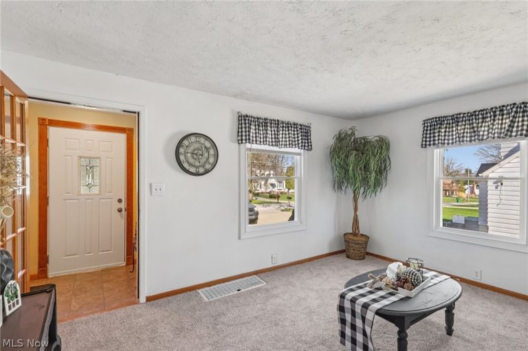 2825 Orchard Drive, Willoughby Hills, OH - Photo 4