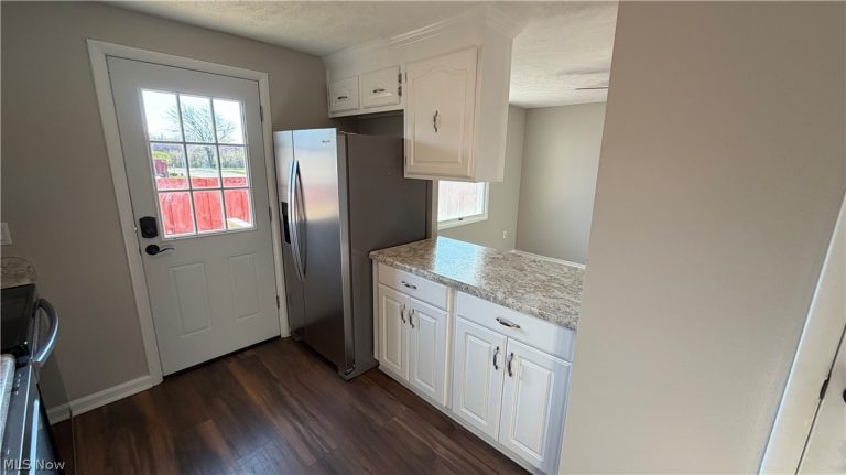 7489 Essex Drive, Mentor, OH - Photo 4