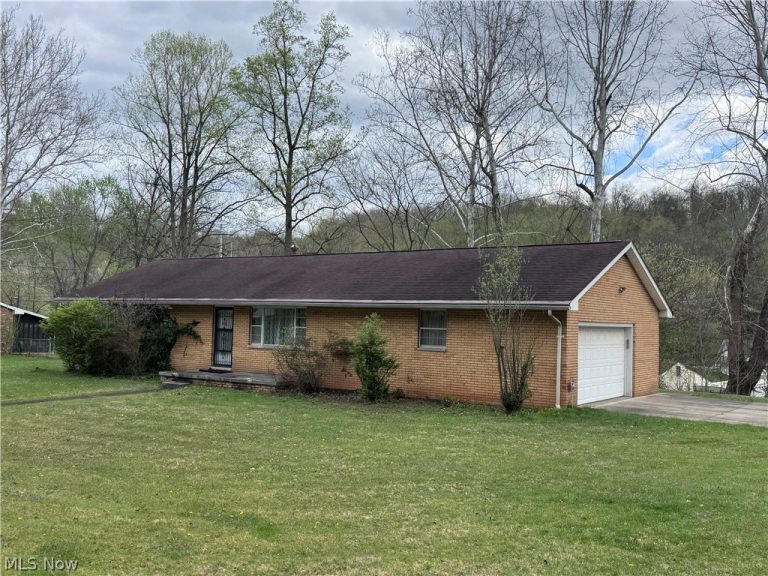 34 Chris Street, Belpre, OH, 45714