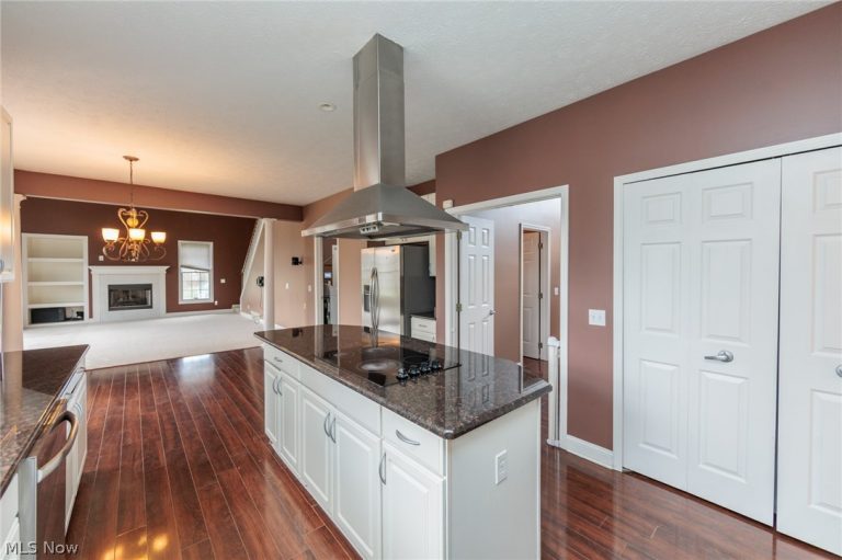 17918 Princeton Circle, Strongsville, OH - Photo 5