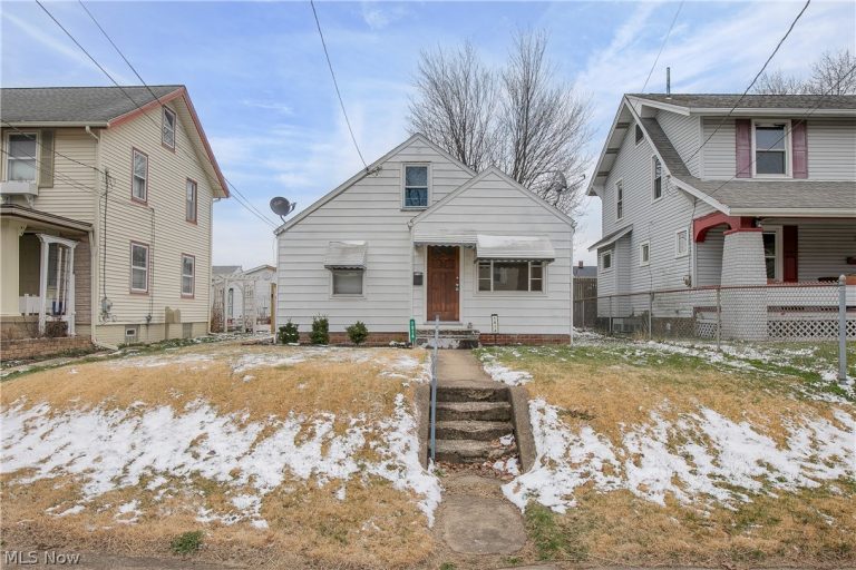 1014 Roslyn Avenue, Canton, OH - Photo 2