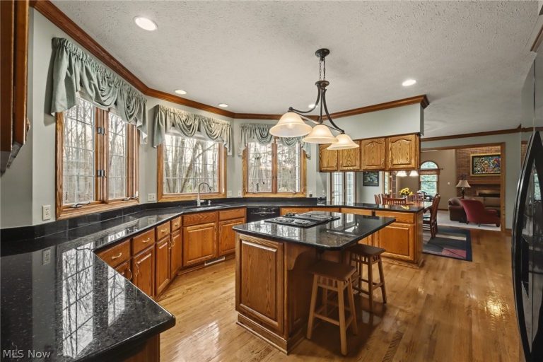 7525 Berks Way, Hudson, OH - Photo 6