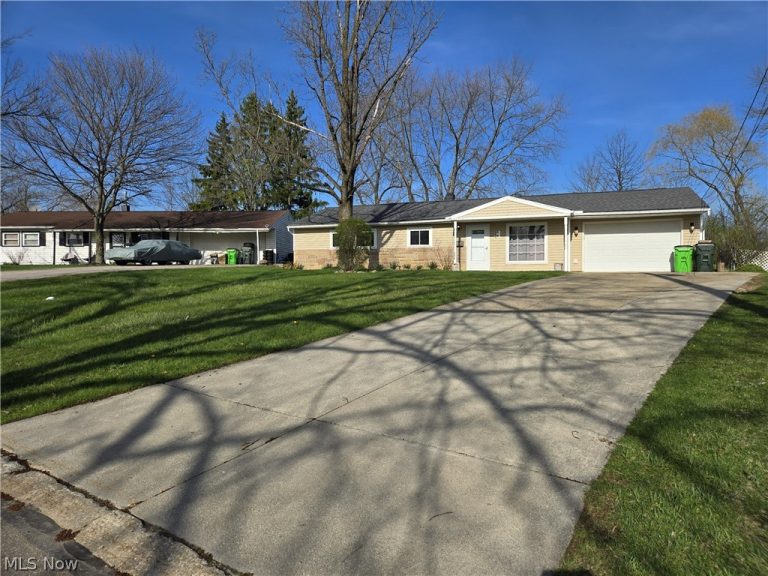 6279 Tonbridge Court, Bedford Heights, OH - Photo 2
