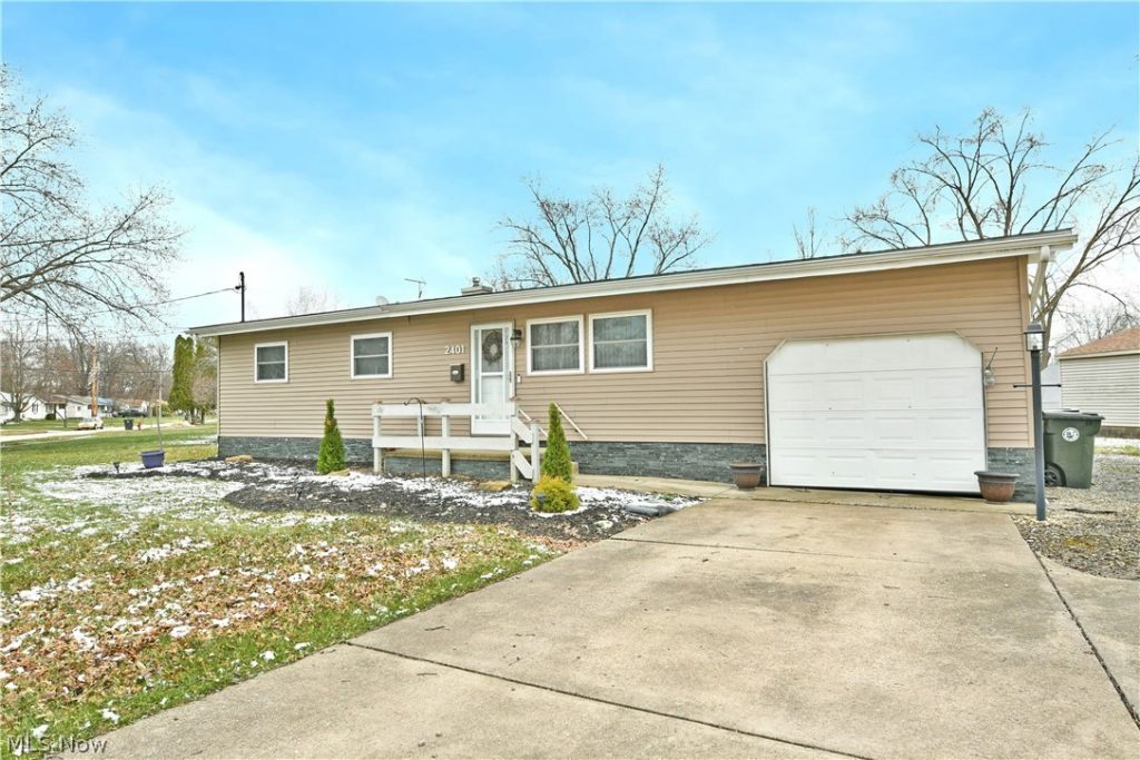 2401 Stewart Drive, Warren, OH