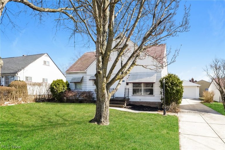 6045 Dunham Road, Maple Heights, OH - Photo 2