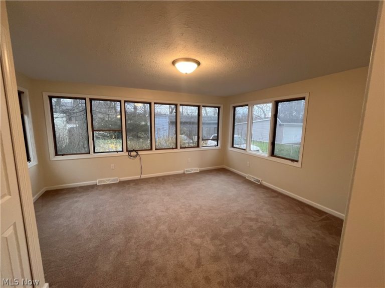 3752 Lowell Road, Cleveland Heights, OH - Photo 8