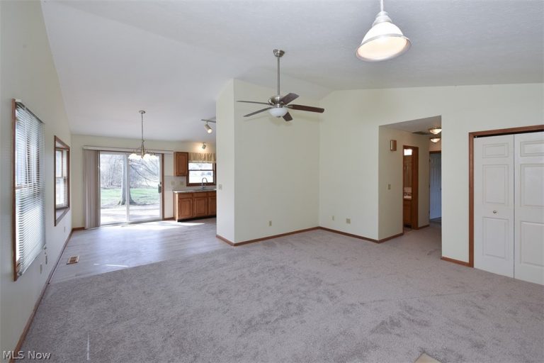 2121 Oakwood Court, Avon, OH - Photo 8