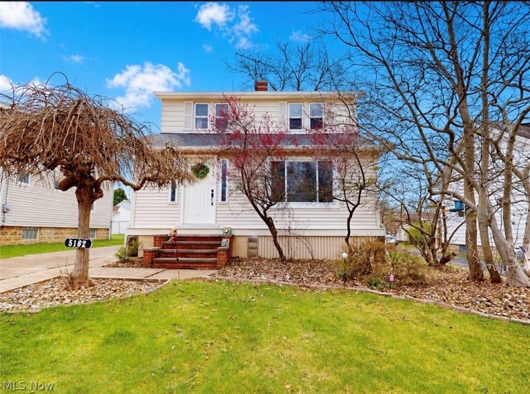 5162 Oakmont Drive, Lyndhurst, OH, 44124