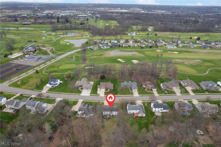 2480 Cyprus Drive, Massillon, OH - Photo 2