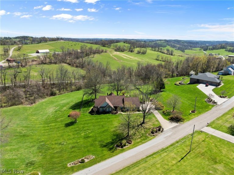 66985 Vista Drive, St Clairsville, OH - Photo 2