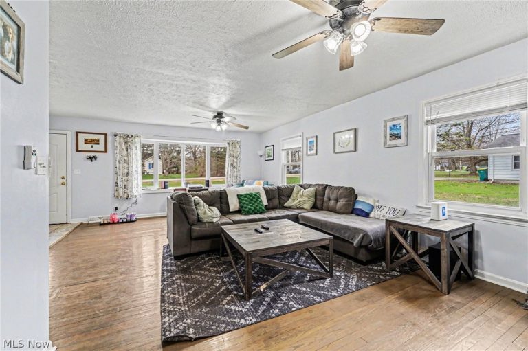 7714 Hopkins Road, Mentor, OH - Photo 2