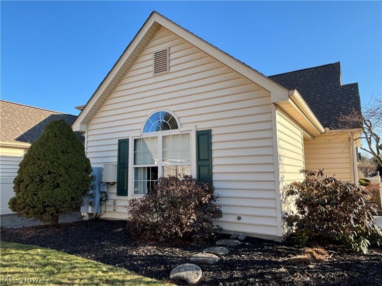 147 Village Court, Columbiana, OH - Photo 3