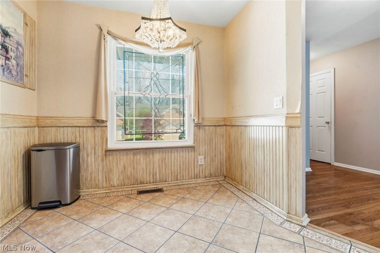 3198 Mariners Island Drive, Canton, OH - Photo 6