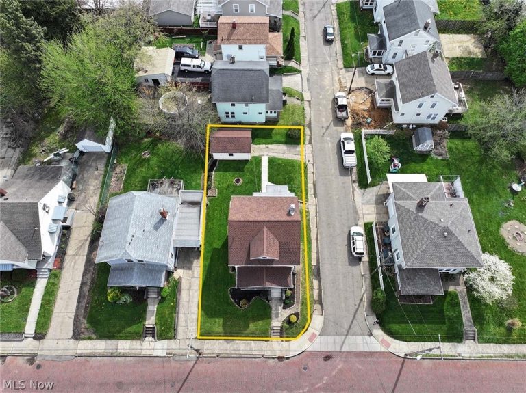 134 Roslyn Avenue, Canton, OH - Photo 2