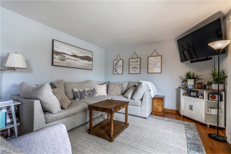 6775 Grove Road, New Franklin, OH - Photo 8