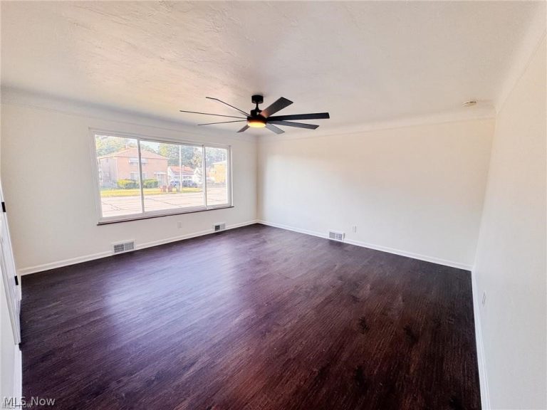 2907 Snow Road #up, Parma, OH - Photo 8