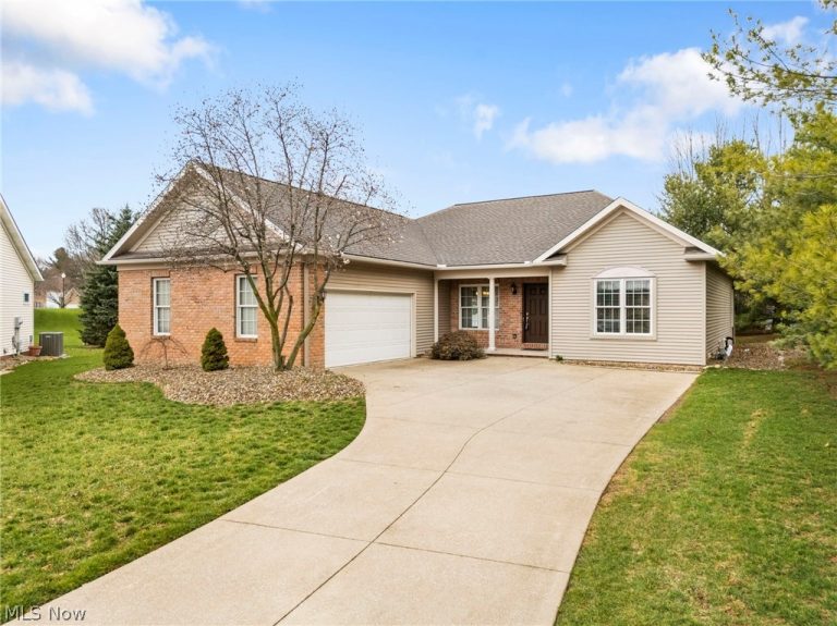 2041 Penhurst Circle, North Canton, OH, 44720