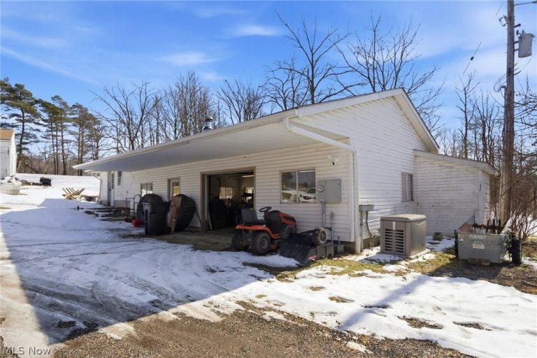 11361 Clay Street, Huntsburg, OH - Photo 5