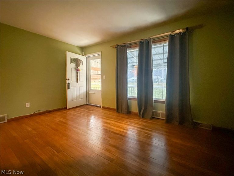 3824 Valacamp Avenue, Warren, OH - Photo 6