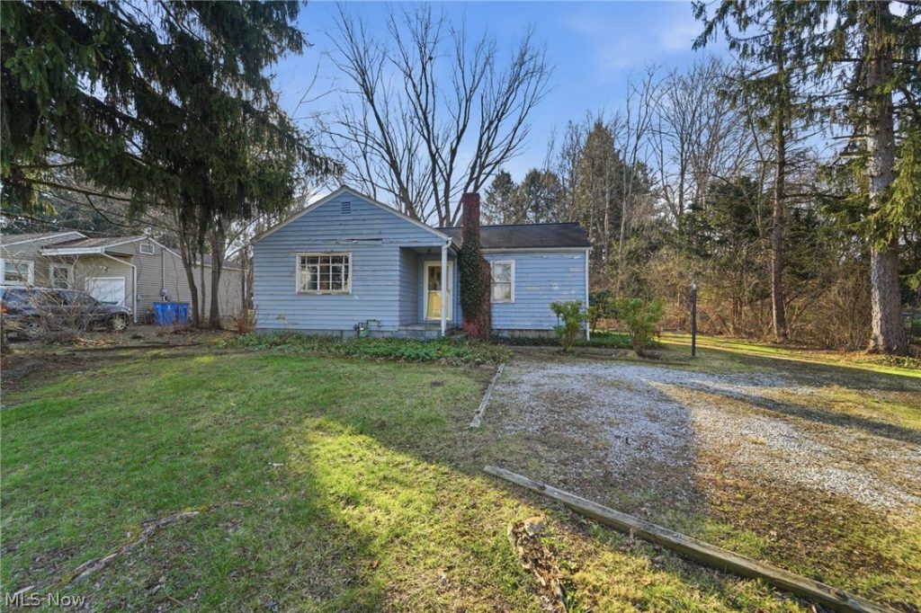 1016 Riverside Drive, Painesville, OH