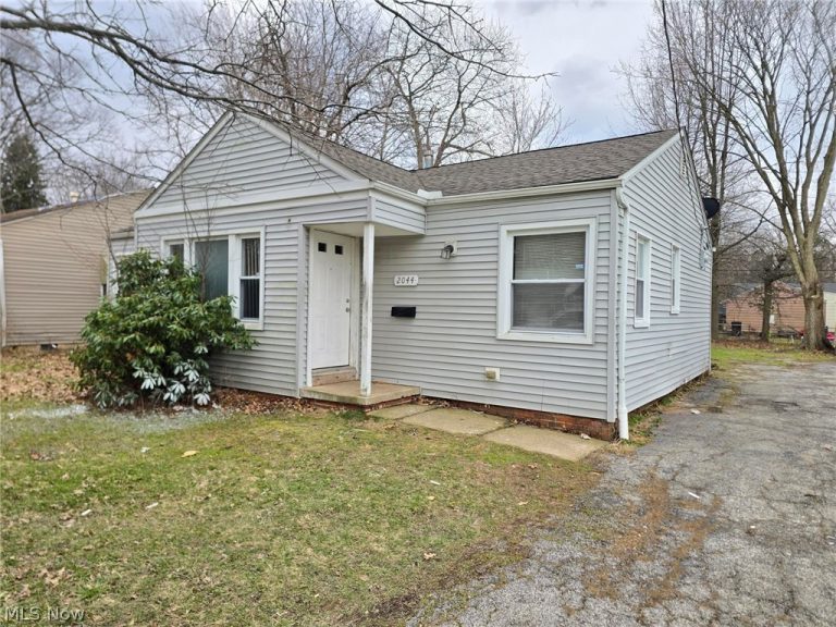 2044 Green Road, Cleveland, OH - Photo 2