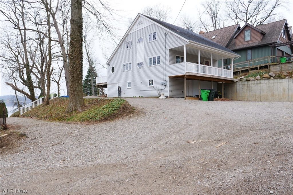 1376 Catherine Avenue Extension, Lakemore, OH