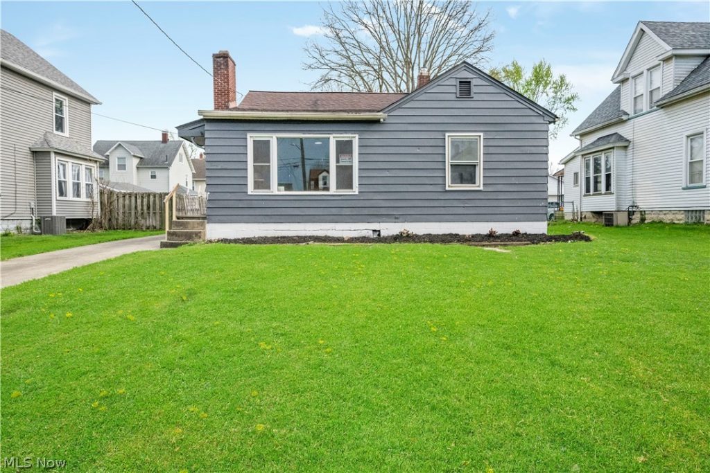 34 Helen Avenue, Niles, OH