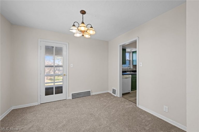 21391 Westport Avenue, Euclid, OH - Photo 6