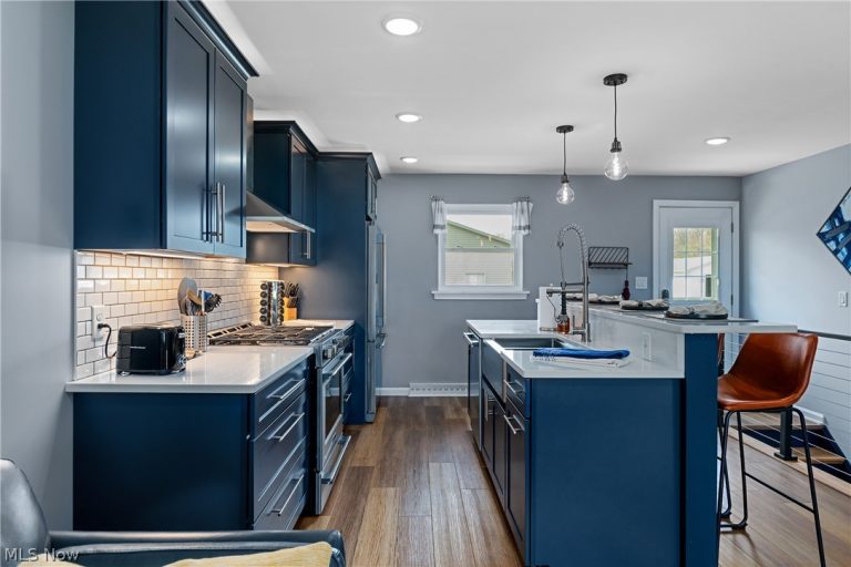 8345 Schubert Avenue, Alliance, OH - Photo 6