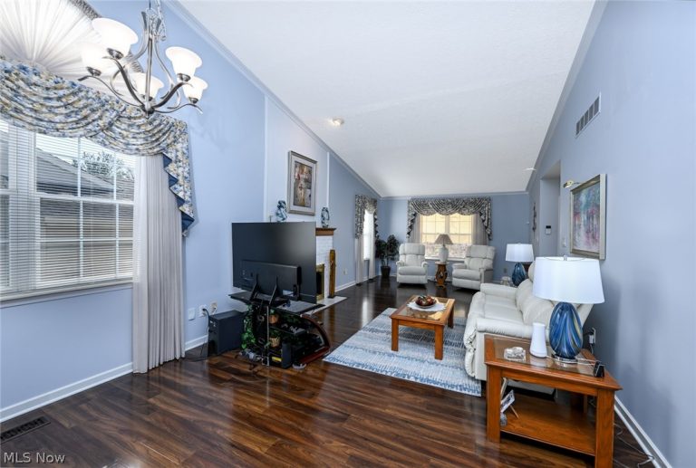 923 Elizabeth Court, Cuyahoga Falls, OH - Photo 5