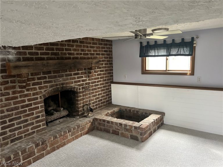 2496 Vollmer Avenue, Youngstown, OH - Photo 2