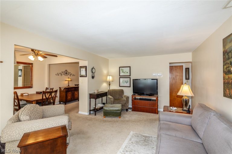 9913 Manorford Drive, Parma Heights, OH - Photo 4