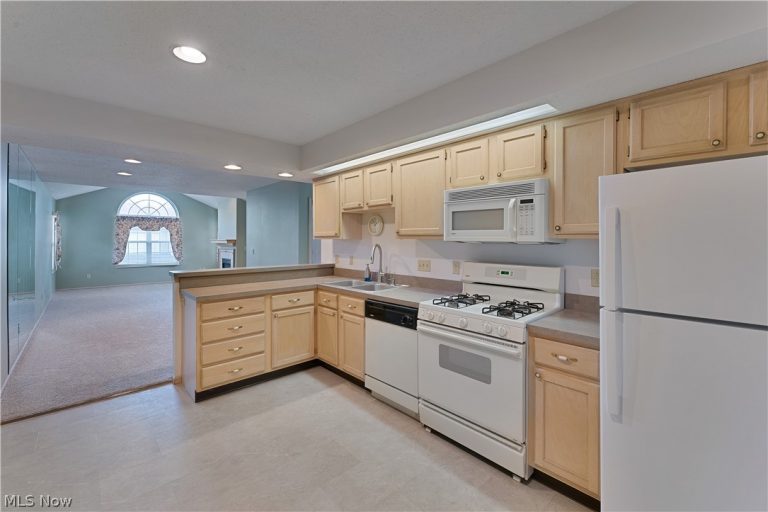 695 Western Reserve Road #602, Poland, OH - Photo 5