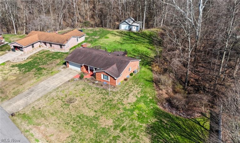 206 Ellsworth Drive, Marietta, OH - Photo 3