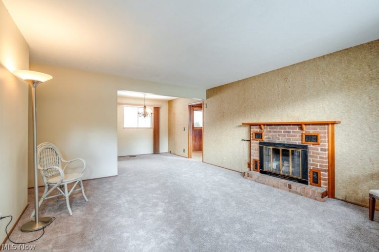 684 Sherwood Drive, Aurora, OH - Photo 8