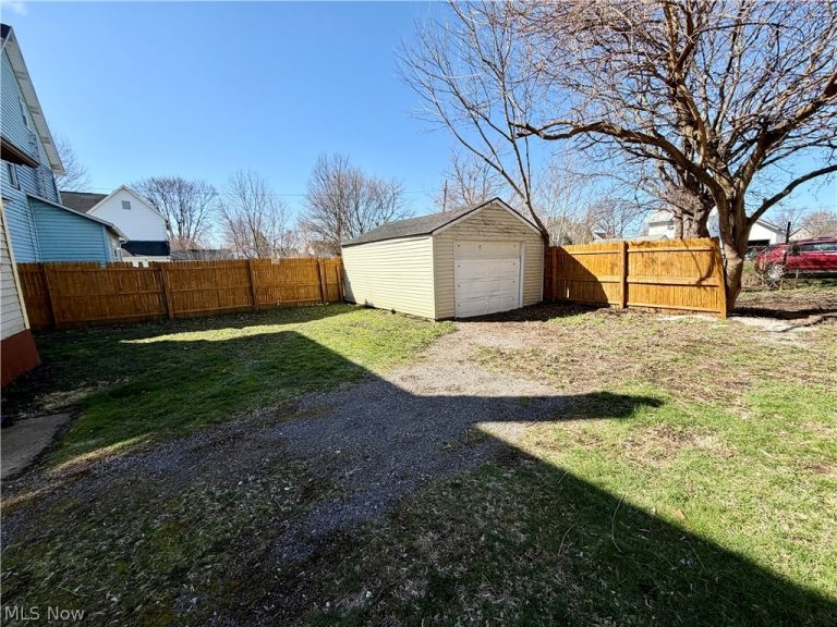 909 Clarendon Avenue, Canton, OH - Photo 5