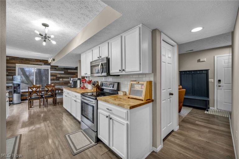 3194 Castleton Court, Akron, OH - Photo 6