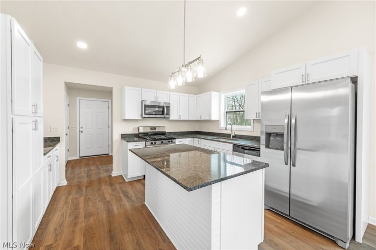 1328 Hazelwood, Akron, OH - Photo 8