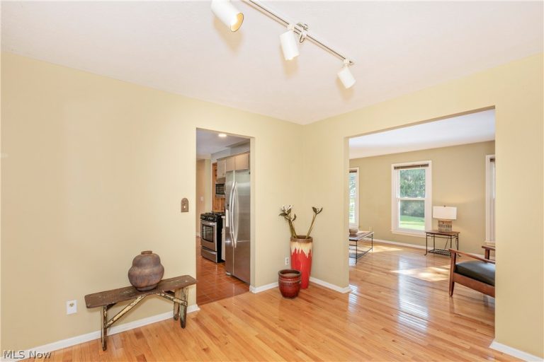 75 Maple Hill Drive, Chagrin Falls, OH - Photo 8