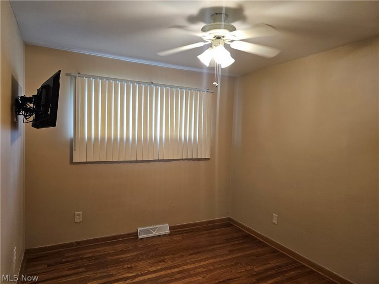 15413 Shirley Avenue, Maple Heights, OH - Photo 8