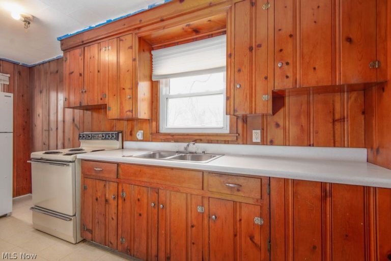 246 Grant Street, Ravenna, OH - Photo 4