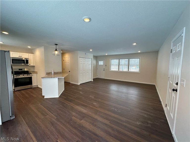 32 Maranatha Drive, Youngstown, OH - Photo 4