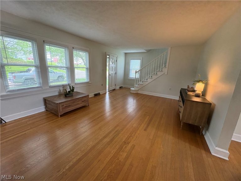 135 Overbaugh Avenue, St Clairsville, OH - Photo 8
