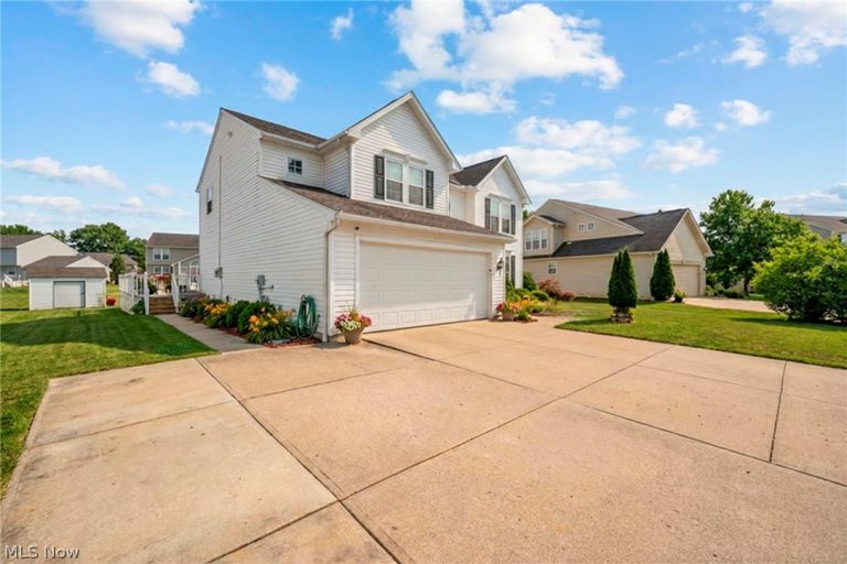 4253 Santina Way, Lorain, OH - Photo 2