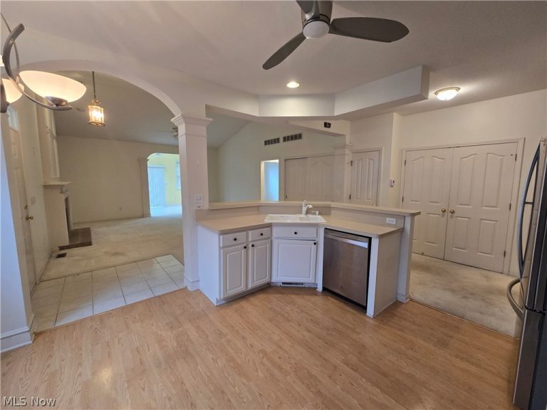 9910 Country Club Circle, Twinsburg, OH - Photo 4