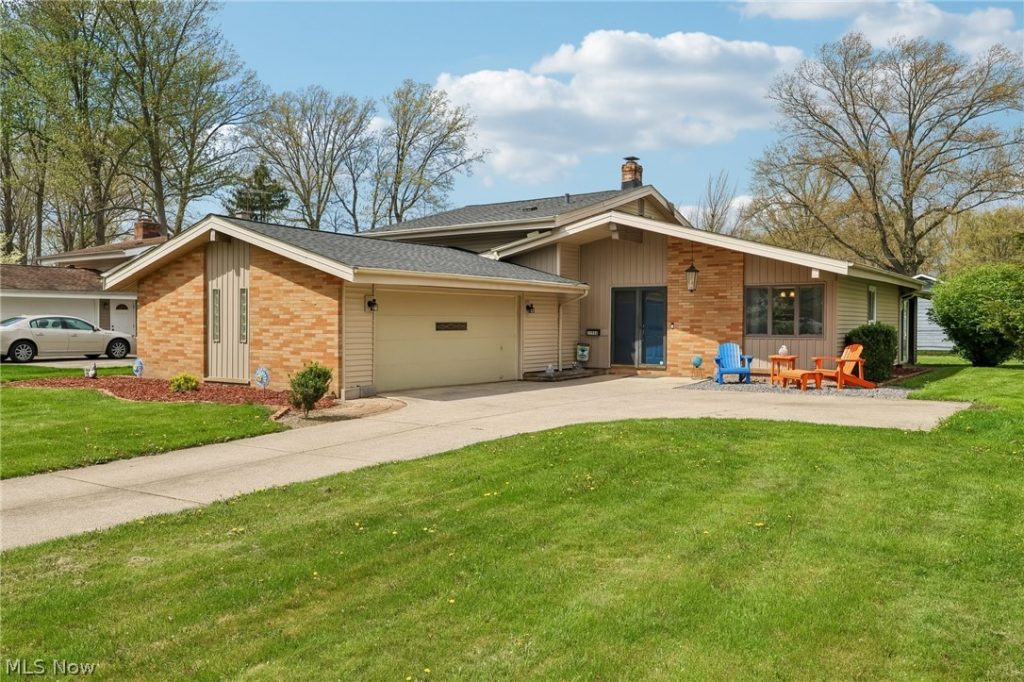 23956 Fairlawn Drive, North Olmsted, OH