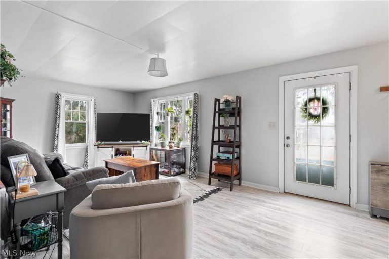 702 Sherwood Drive, Wooster, OH - Photo 4