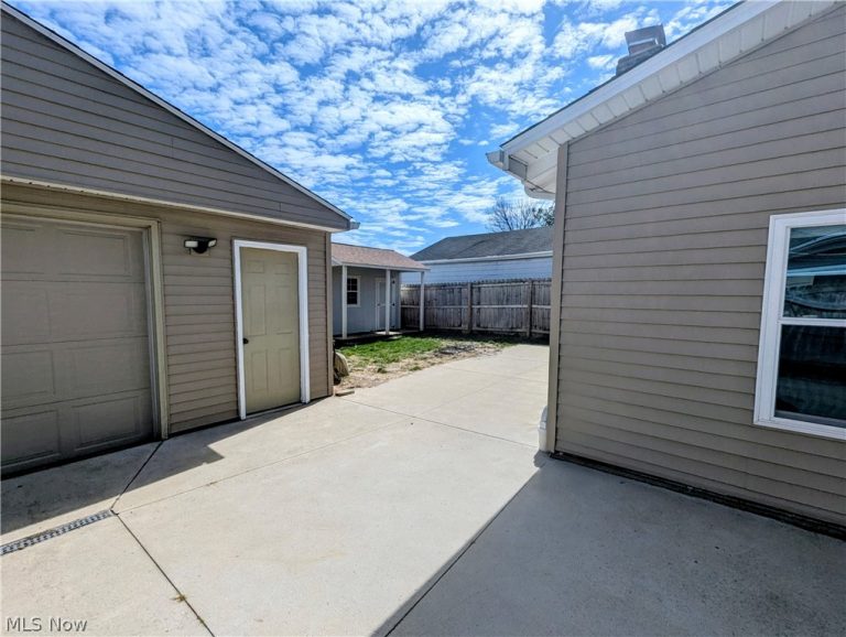 1045 347th Street, Eastlake, OH - Photo 6